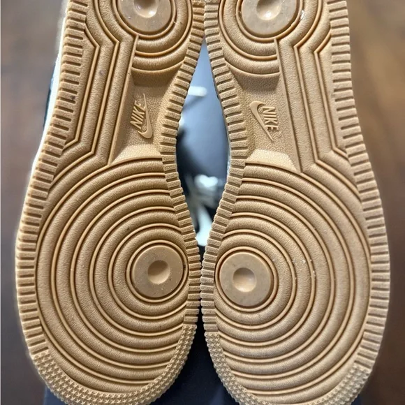 Women’s Air Force 1s ‘07 - Picture 6 of 7